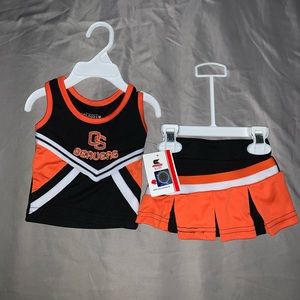 College cheerleaders set